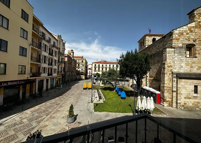 hostal la reina Zamora
